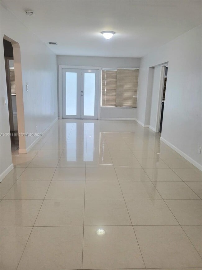 Foto del edificio - 1155 NE 113th St