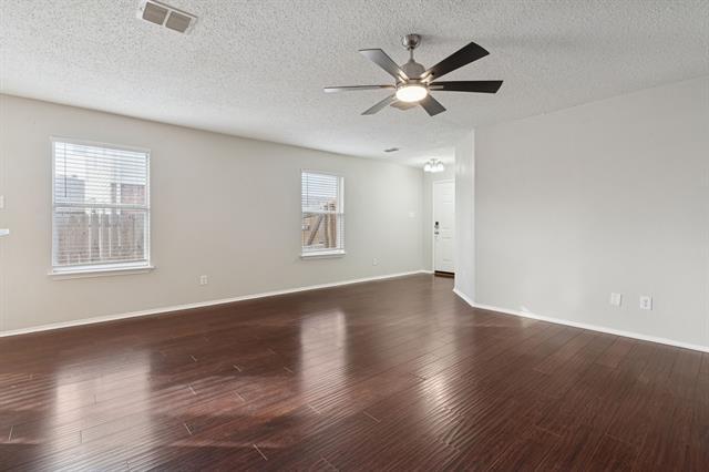 Foto del edificio - 8201 Canoe Ridge Ln