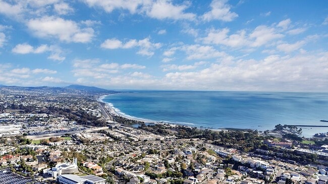 Building Photo - 25151 Via Playa