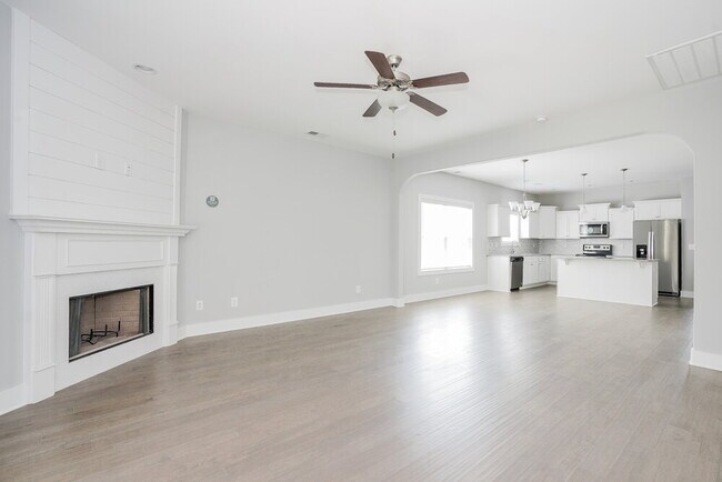 Building Photo - 4112 Stark St
