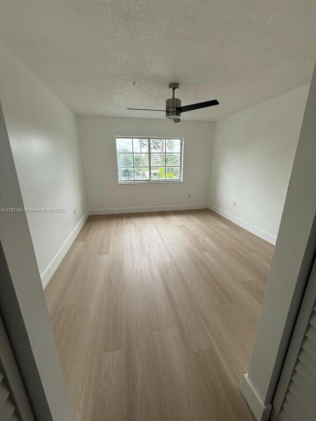 Foto del edificio - 4320 NW 107th Ave