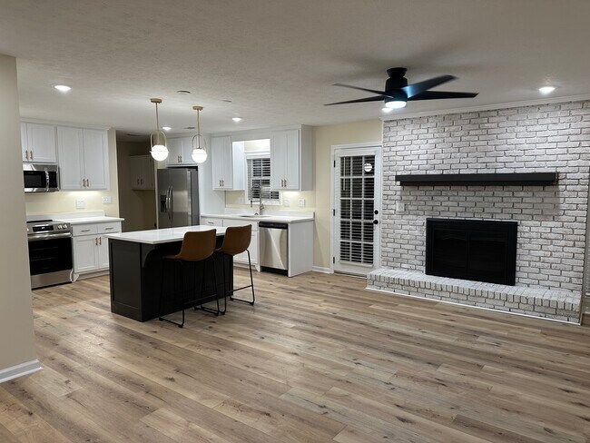 Foto del edificio - 4102 Surrey Ln