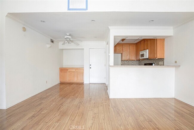 Foto del edificio - 5325 Newcastle Ave