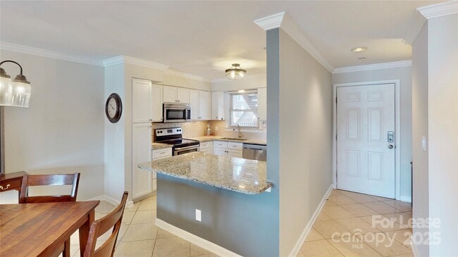Building Photo - 9816 Emerald Point Dr