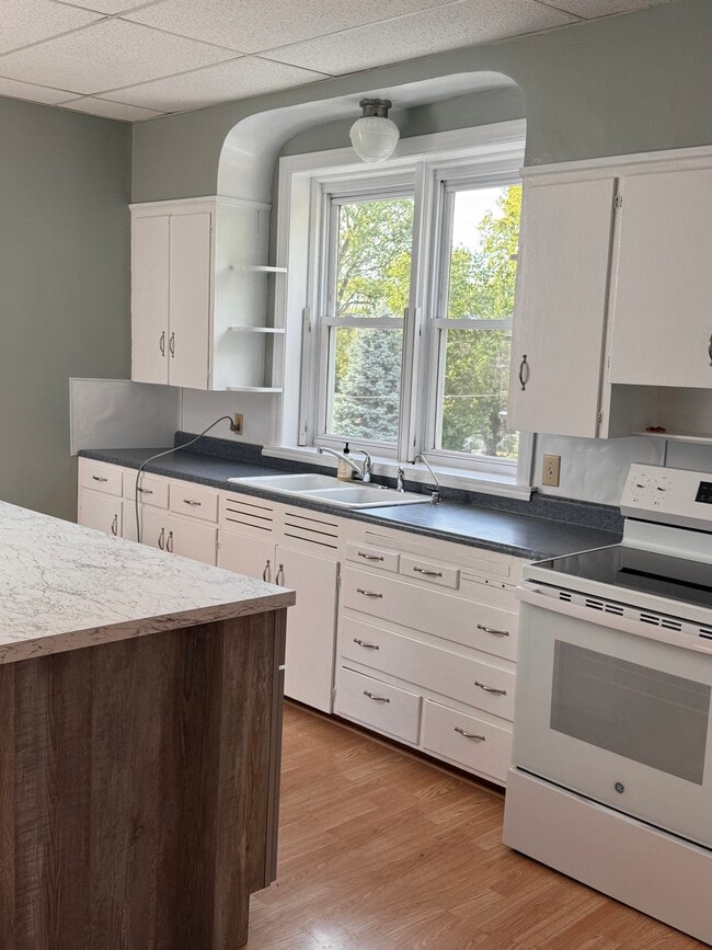 Kitchen - 102 E Main St