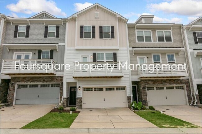 Building Photo - Townhome | Bonus Room | Front and Back Bal...