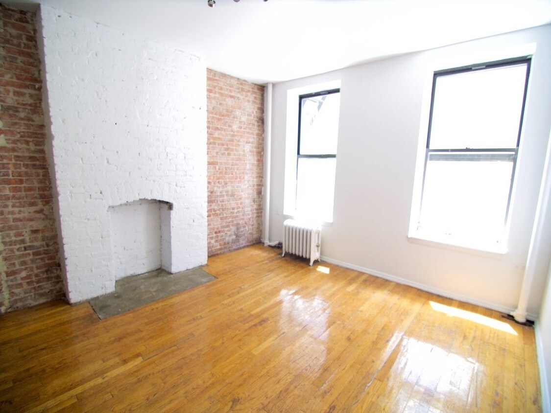 Primary Photo - 443 W 37th St
