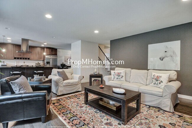 Building Photo - Charming Updated First Addition Cottage!