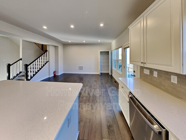 Foto del edificio - 152 Curtis Ct