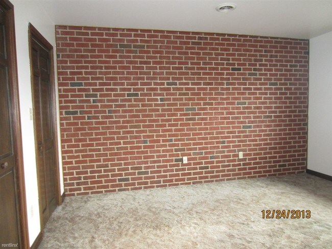 Building Photo - 2 br, 1 bath Apartment - 217 Fidler Ave
