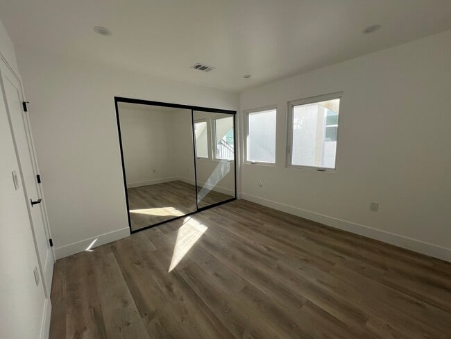Building Photo - 4816 Hedda St