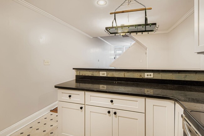 Building Photo - 2535 N Howard St