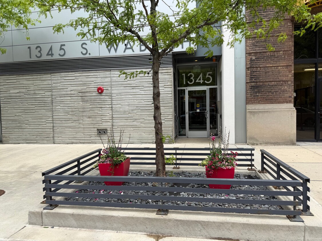 Photo - 1345 S Wabash Ave (Chicago, IL)