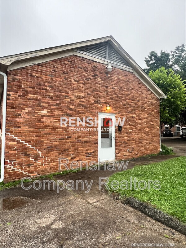 Foto principal - 900 S College St