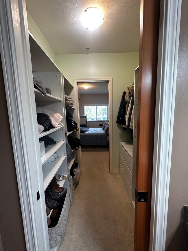 Photo du bâtiment - 11935 Burnett St