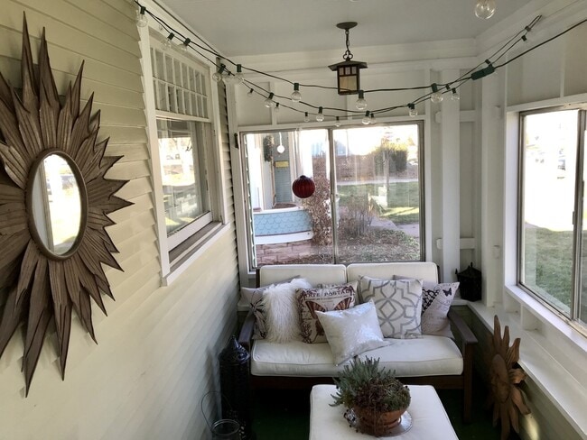 Building Photo - CHARMING 3 BED/1 BATH BUNGALOW IN THE HEAR...