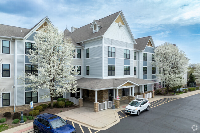 Entrance - Lakefront Residences at Grayslake