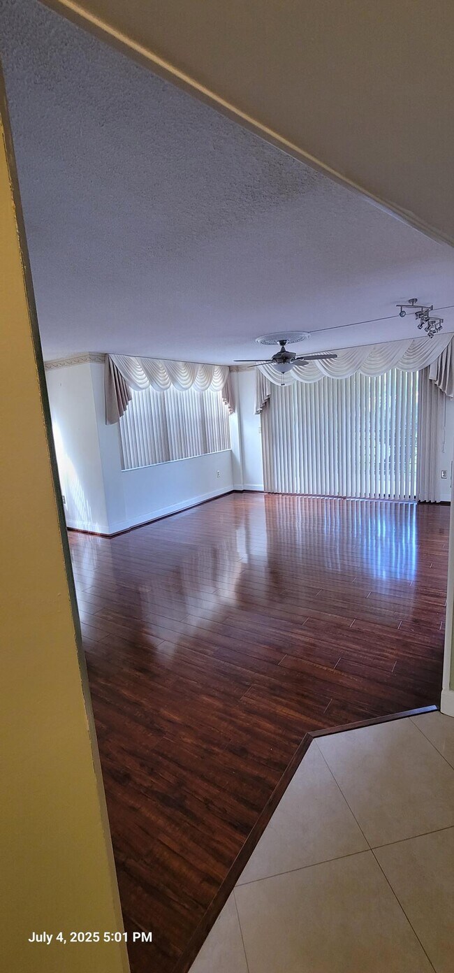 Foto del edificio - 1300 Saint Charles Pl