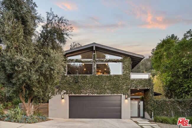 Foto del edificio - 3355 Alana Dr