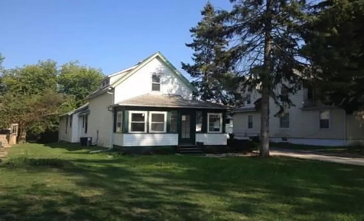 Primary Photo - 3 bedroom/1 bath Waukegan home located on ...