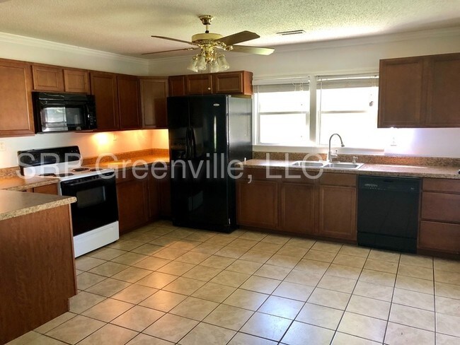 Building Photo - 519 Martha Ave