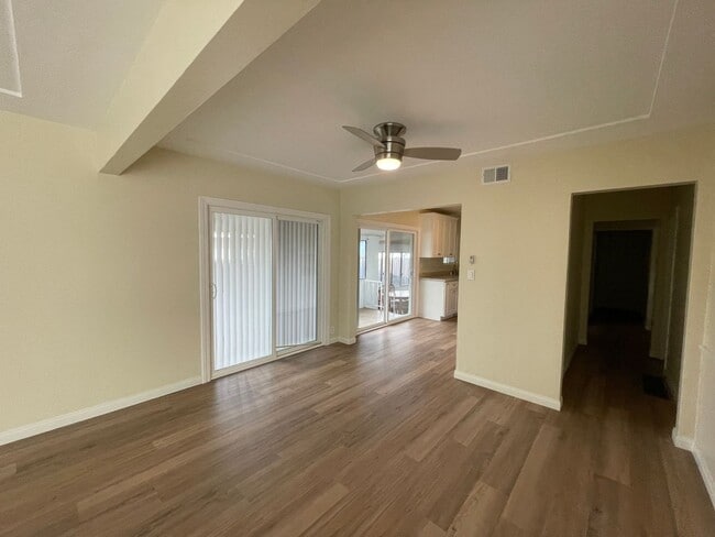 Building Photo - Large 5 bed 2 bath house (Lease out, pendi...