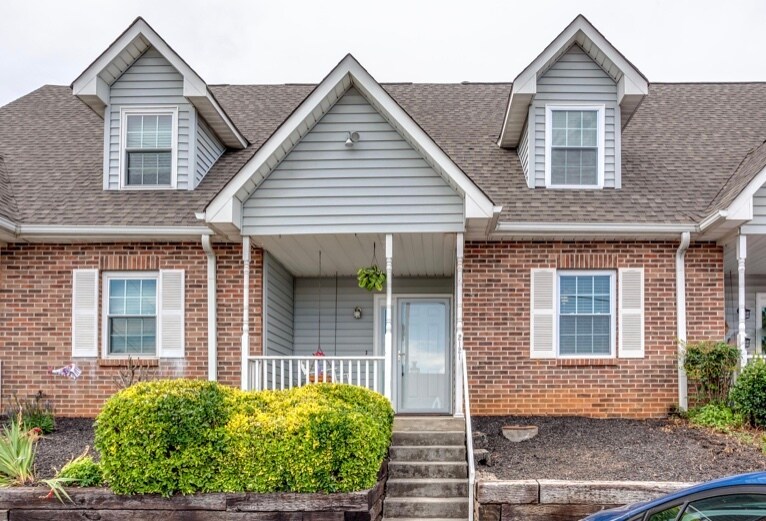 Primary Photo - 2121 Silverbrook Dr
