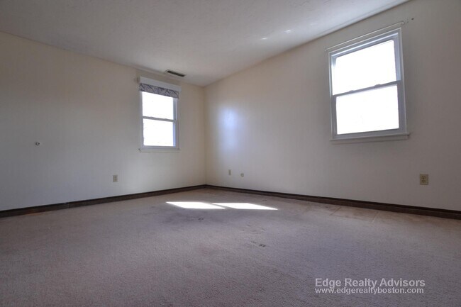 Foto del edificio - 2 General Greene Ave