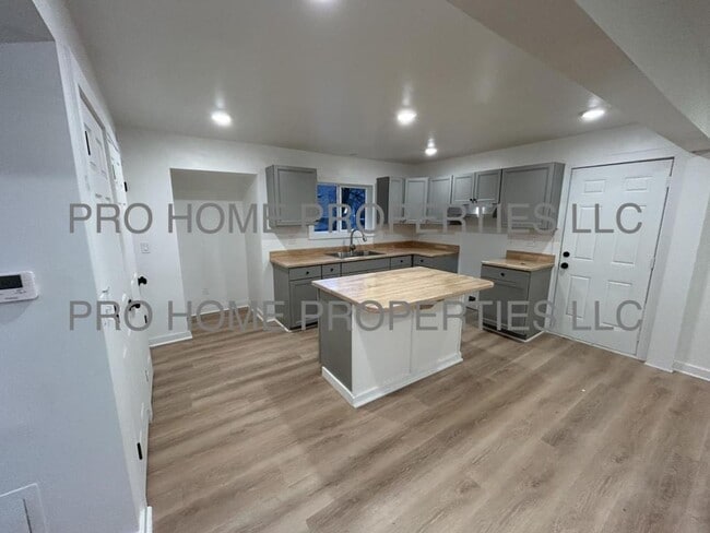 Building Photo - 4114 Prescott Ave