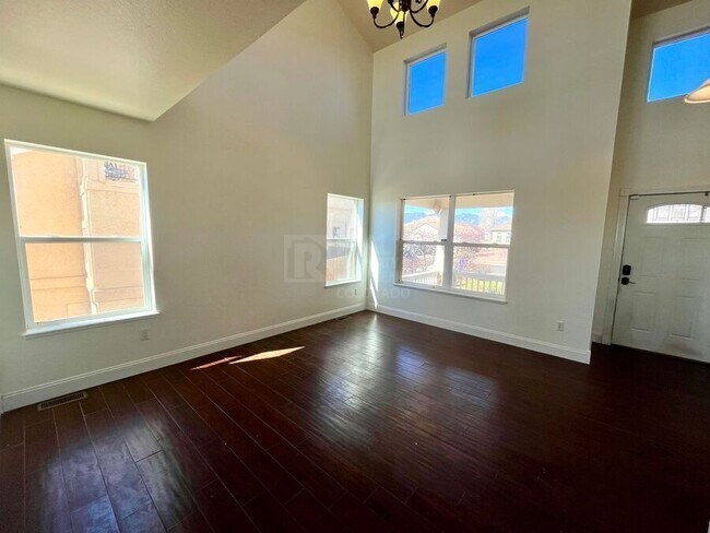 Foto del edificio - 3121 Poughkeepsie Dr