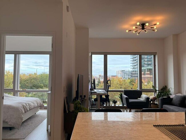 Foto del edificio - 75 Park Ln S