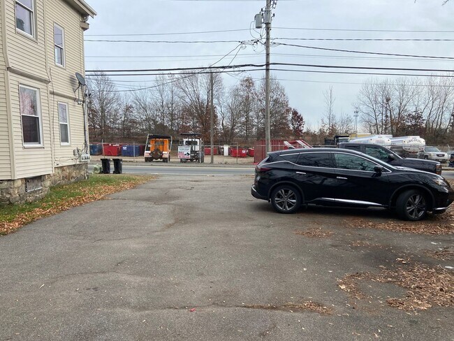 Foto del edificio - 465 Montello Street