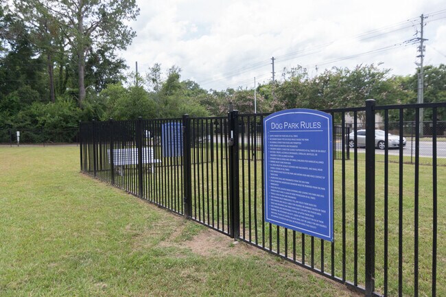 Foto del edificio - 2765 W Tharpe St