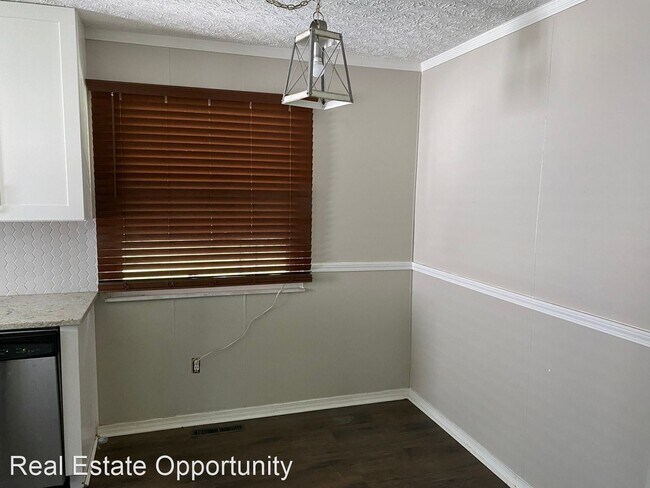 Building Photo - 4 br, 1.5 bath House - 4532 Paxton Drive S...