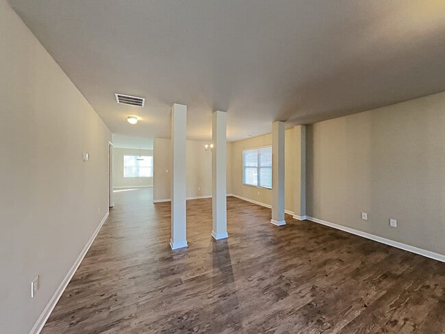 Building Photo - 20 Winged Foot Way