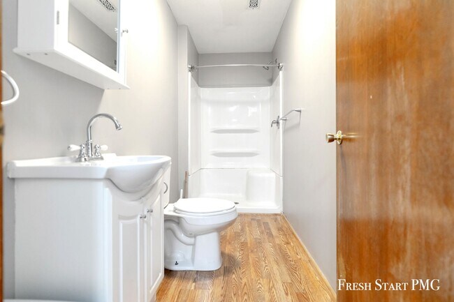 Foto del edificio - Convenient & Comfortable Living in Downtow...