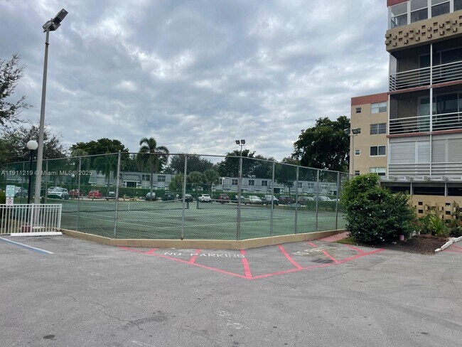 Foto del edificio - 404 NW 68th Ave