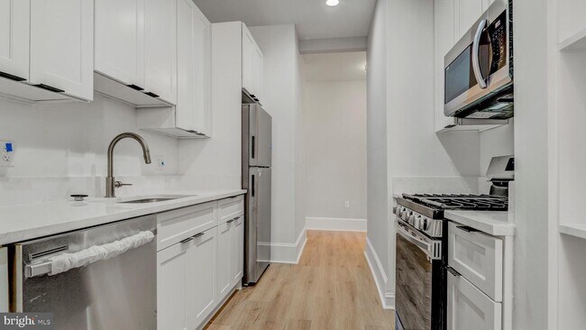 Building Photo - 500 G St NE