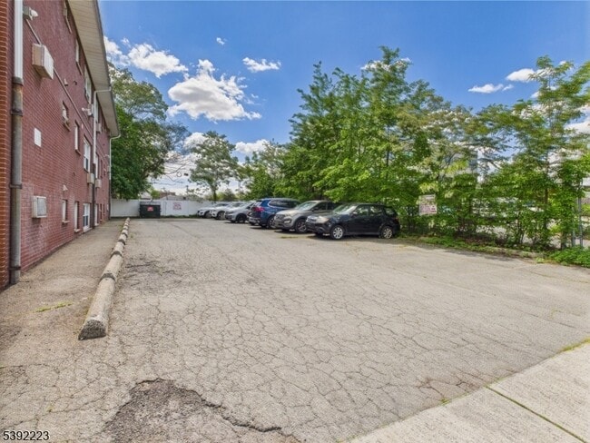 Foto del edificio - 100 Luttgen Pl