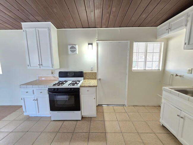 Building Photo - Charming 4-Bedroom Home in Palmdale – Move...