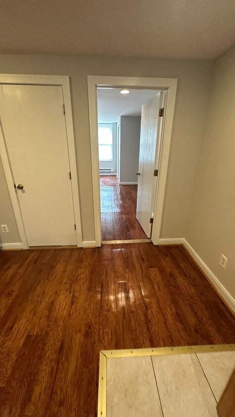 Building Photo - 1422 67th Ave