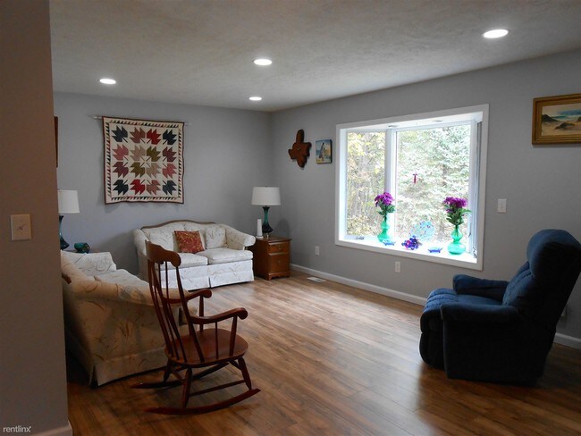 Building Photo - 3 br, 2.5 bath House - 4225 Majorna Dr