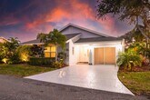 Foto principal - 4041 NE Breakwater Dr