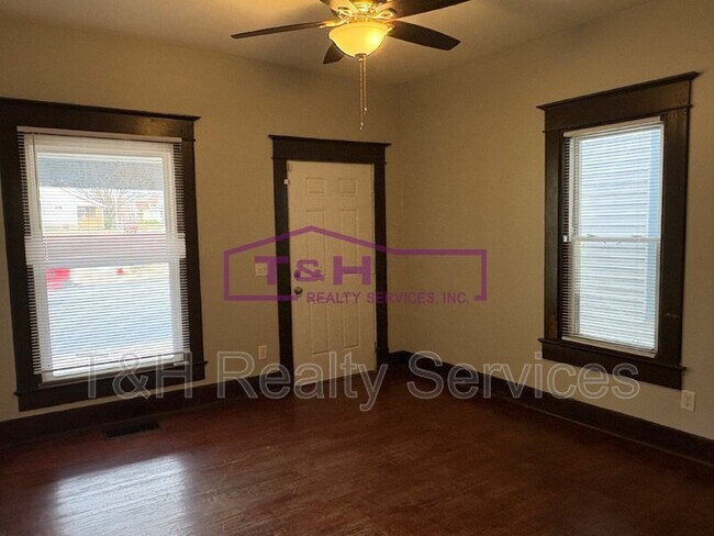 Foto del edificio - 2107 E Michigan St