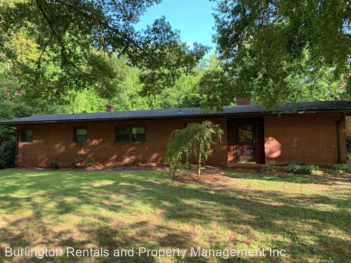 2 br, 1 bath House 613 Ridgeway Drive House Rental in Burlington