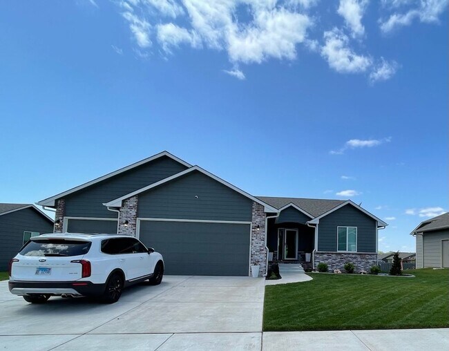 Building Photo - 5 Bedroom , 3 Bath Home Built in 2020 - Derby