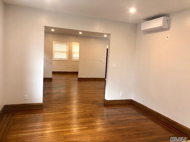 Foto del edificio - 112-08 Park Ln S