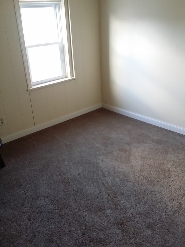 Building Photo - $695 - 1 Bed, 1 Bath - Smoketown