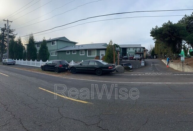 Building Photo - 2645 SE 145th Ave