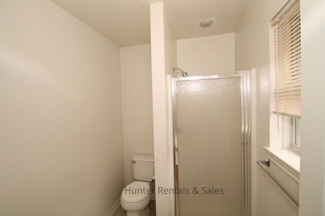 Building Photo - 2 Bedroom 1.75 Bath Duplex